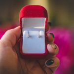 求婚戒指的選擇與準備：情感聯繫的細膩步驟